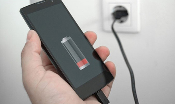 dien thoai android bi chai pin